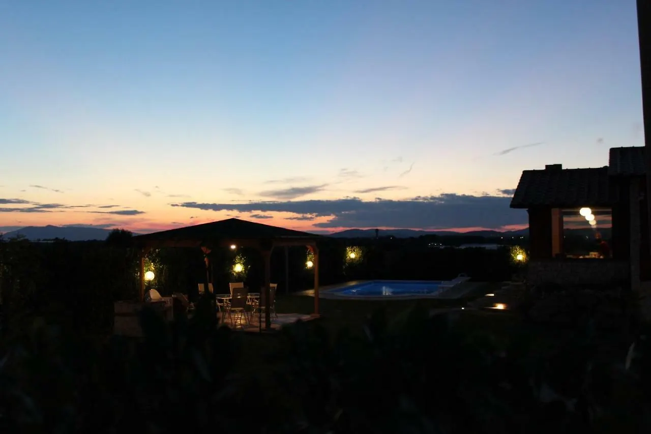 La Casa Del Fico Villa Con Piscina Pescia Romana 0*,